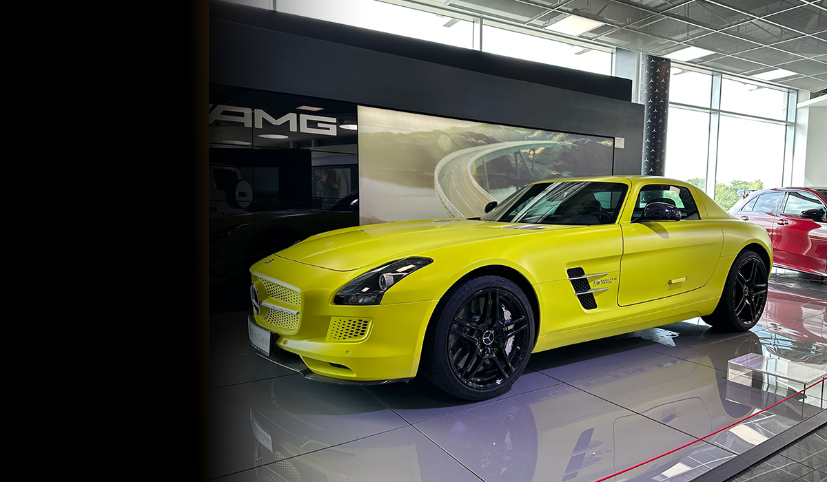 Rev up your engines and prepare for an adrenaline-fueled day at Mercedes-Benz World in Brooklands!